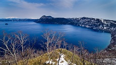 Vue sur lac Mashu à Kawayu Onsen