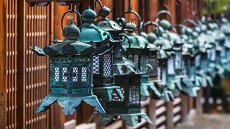Lanternes de bronze du sanctuaire Kasugataisha à Nara