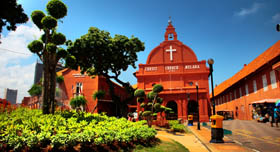 Malacca: L’église christ church place de l’hotel de ville